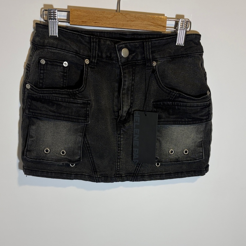 Helen Paris Black Mini Skirt with Pocket Details. 12” long.